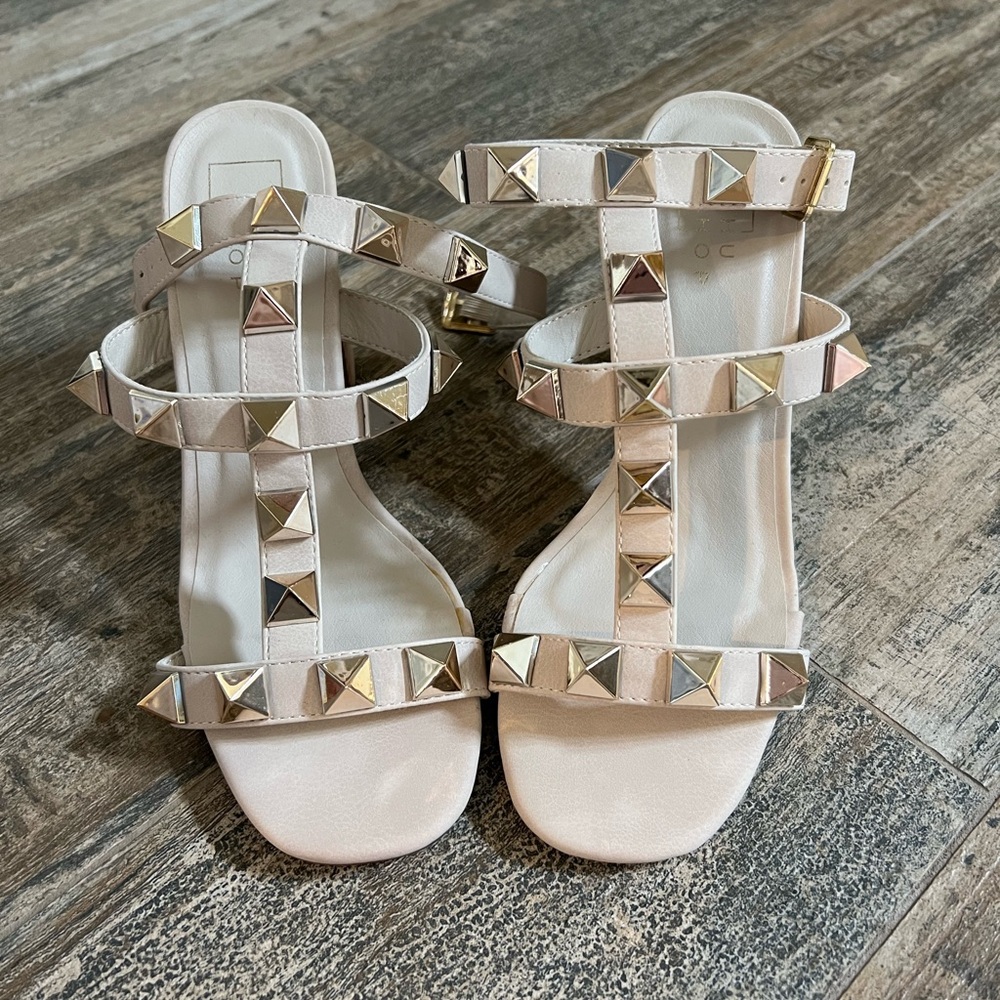 New with tags 6 1/2 beige strapy wedge sandal